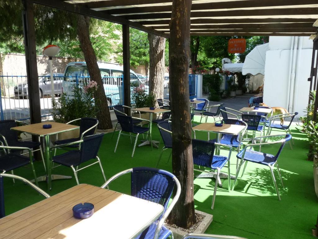 Hotel Arlesiana Rimini Exterior foto